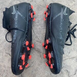 Nike Boys soccer cleats Size 7